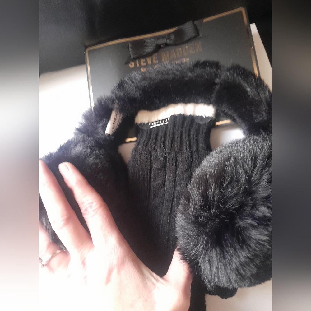 New Steve Madden Plush Black Earmuff & Glove Set NWT - Picture 4 of 8